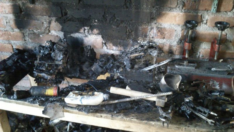 Se incendió un lavadero de autos y una gomería