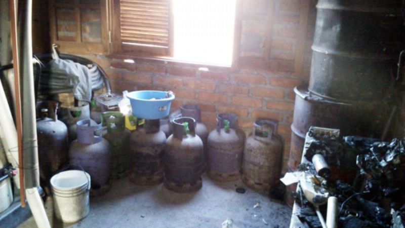 Se incendió un lavadero de autos y una gomería