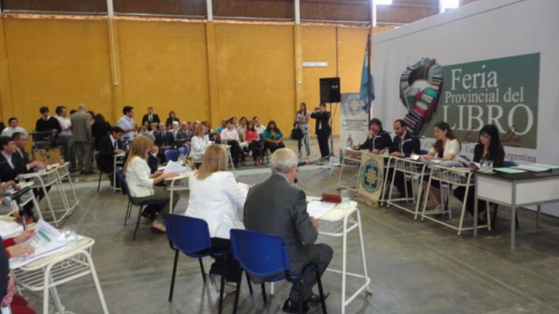 Concejales sesionaron hoy en la Feria del Libro