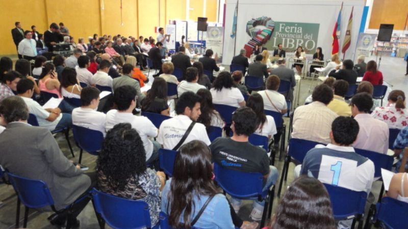 Concejales sesionaron hoy en la Feria del Libro