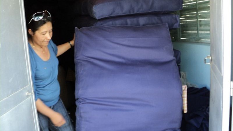 Una cooperativa ya tiene listo cien colchones para la cárcel de Miraflores