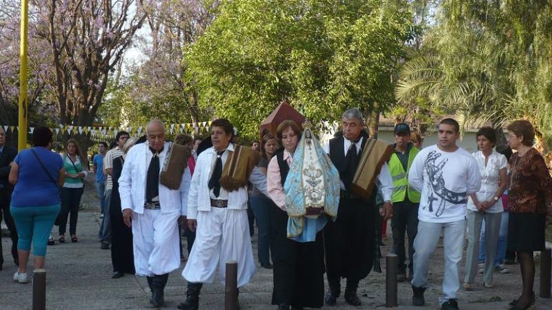 Emotivo recibimiento a la Virgen en el CAPE