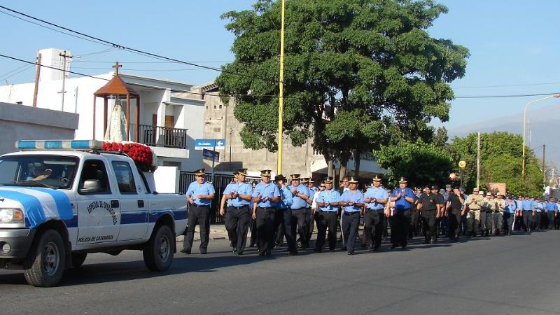 La Escuela de Cadetes recibió con honores a la Virgen del Valle 