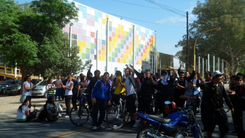 Brumec solucionará el pedido de los alumnos del ISEF 