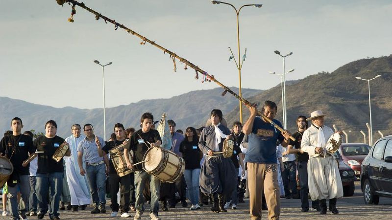 Con danza, canto y oración recibieron a la Virgen del Valle
