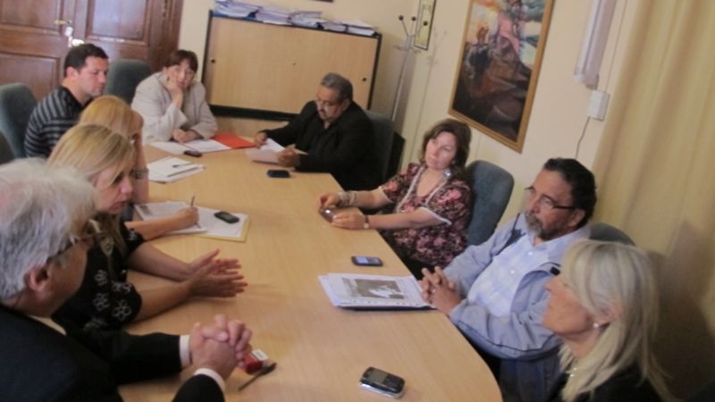 Acosta se reunió con la intersindical docente