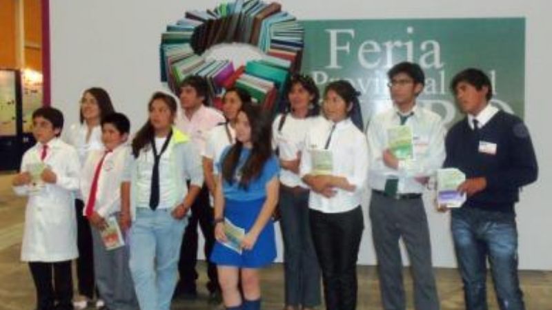 Jóvenes autores expusieron sus obras en la Feria del Libro