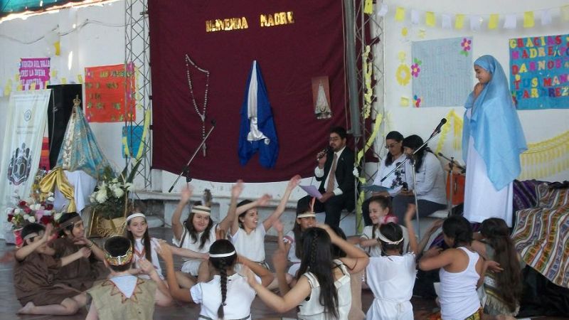 Emotivo y alegre recibimiento a la Virgen del Valle en el Colegio Fasta
