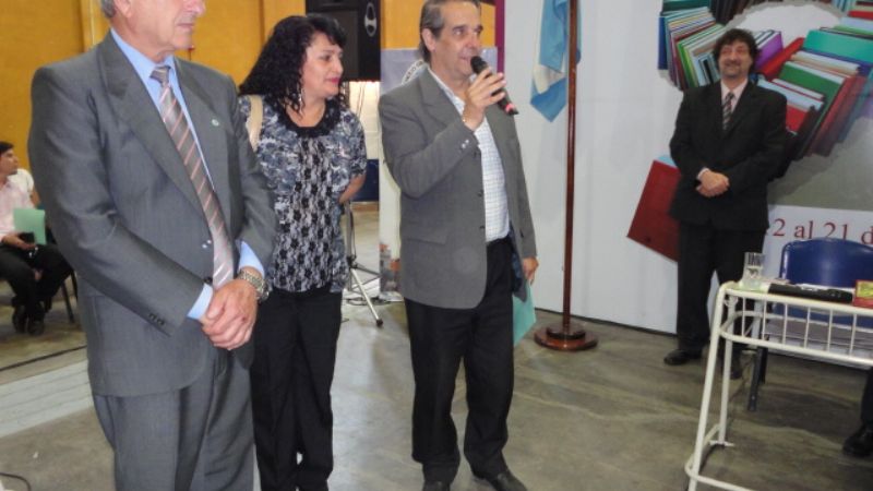 Distinguen al locutor y escritor Rodolfo Lobo Molas