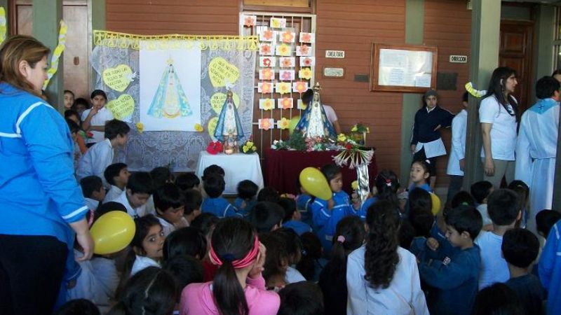Fervoroso recibimiento a la Virgen del Valle en la escuela N° 28