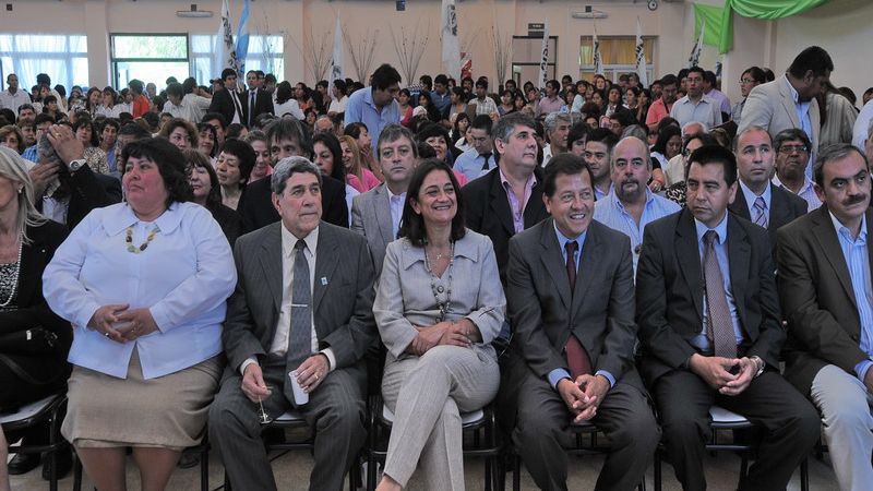 La gobernadora inauguró una escuela en Fiambalá
