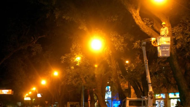 Avanzan la reconversión del alumbrado en Av. Presidente Castillo