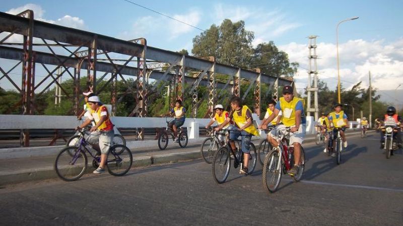Bicicleteada para festejar el Día de la Madre y el Mes de la Familia