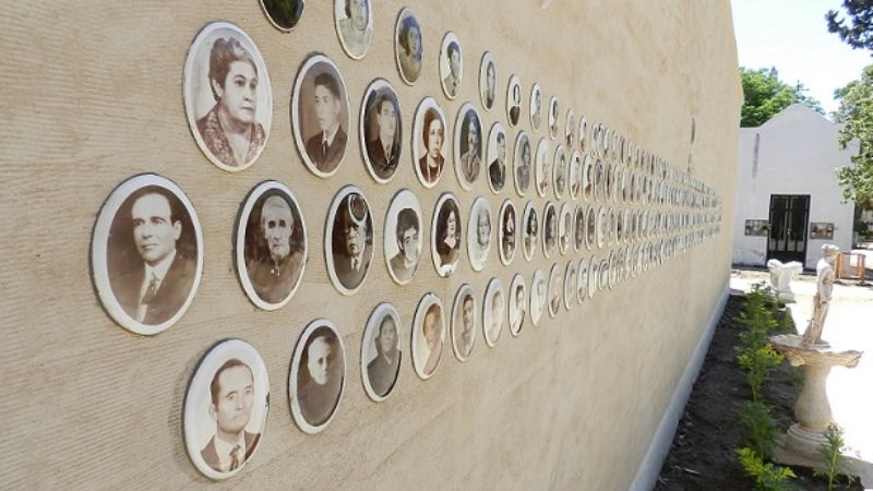 Homenaje a las almas en el Cementerio Municipal
