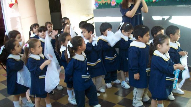 Emotivo recibimiento de los pequeños del Colegio Senet a la Virgen del Valle