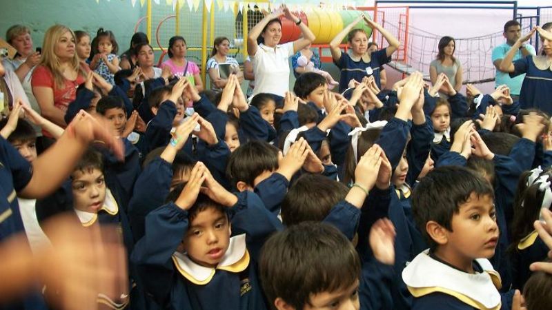 Emotivo recibimiento de los pequeños del Colegio Senet a la Virgen del Valle