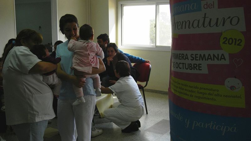 Entrega de insumos a bebés y padres en el marco de la Semana del Prematuro
