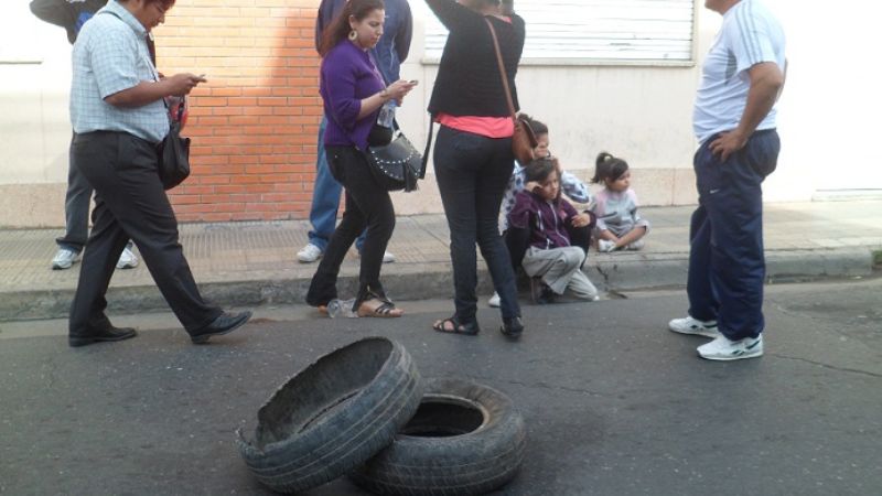 Piquete de una mujer que pidió aceleración de la Justicia