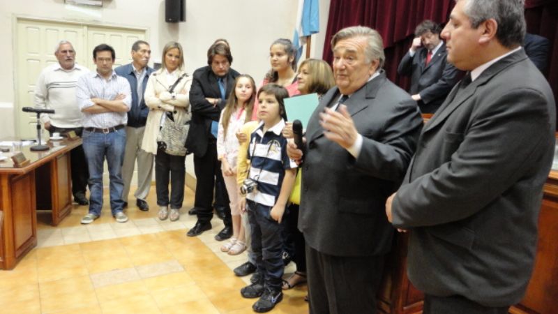 Distinguen al dirigente deportivo Roberto Carena