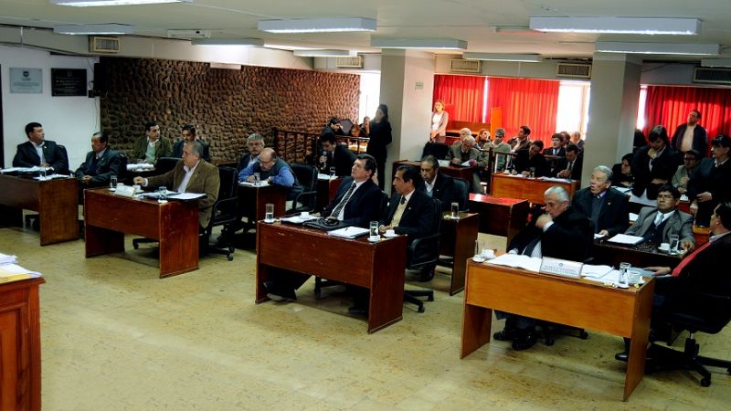 Senadores del FCS dudan de “Bombón”