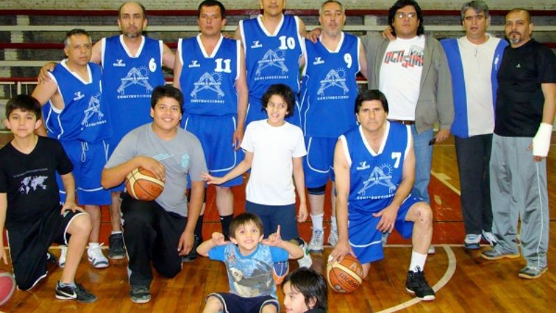 El maxibasquet con Aragón e Hindú, por la Súper Maxi