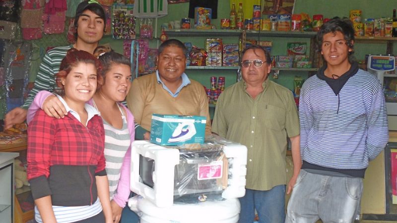 Dirigentes donaron electrodomésticos para alumnos de Tapso