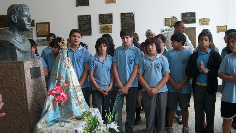 La escuela preuniversitaria Fray M. Esquiú recibió a la Madre del Valle