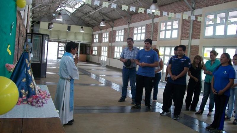 La Virgen del Valle visitó la escuela El Principito y el Polideportivo Sur