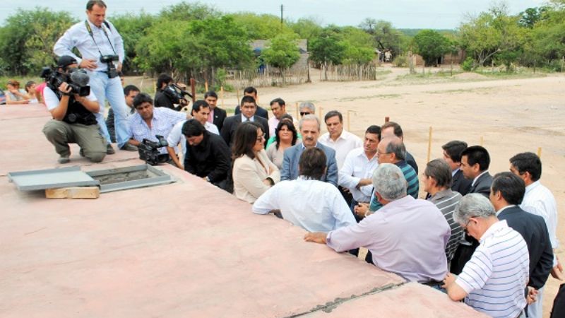 Lucía inauguró cisterna y  acueducto en Santa Rosa