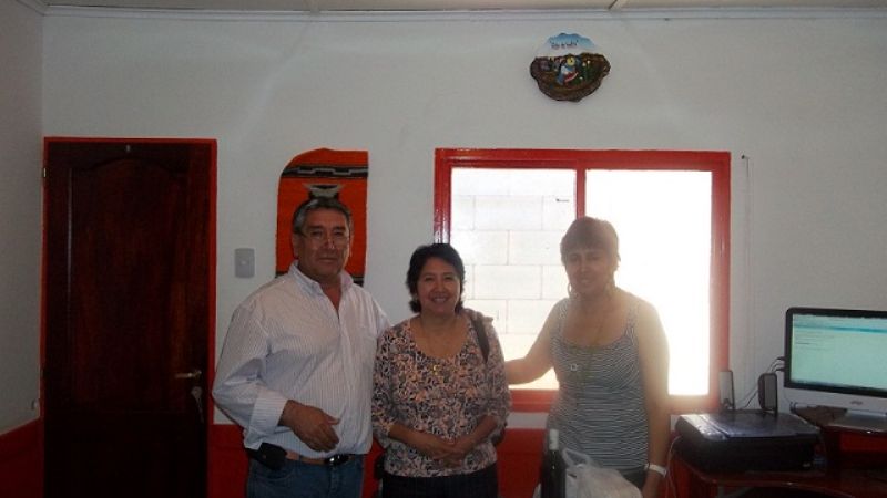 Funcionarios del gobierno provincial con León Mendoza