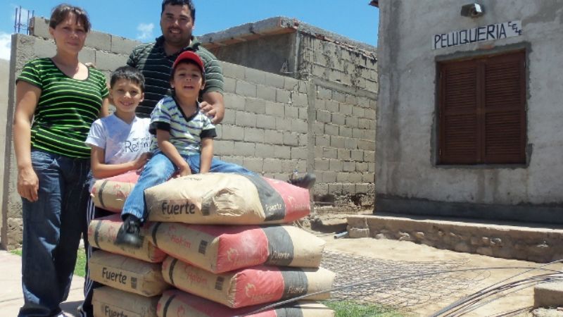 Corpacci benefició a más de 100 familias con materiales de construcción