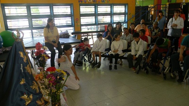 Discapacidad y la Escuelita del Lisiado recibieron con alegría a la Virgen del Valle  