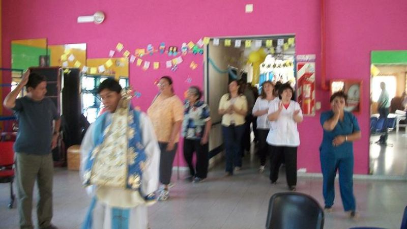 La Virgen en el Centro de Rehabilitación, el Registro Civil y escuela Jorge Newbery