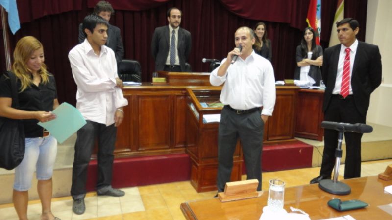 Calle de las 920 Viviendas se llamará Henry Saint Clair