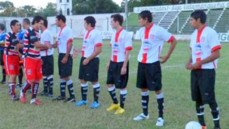 Estudiantes hizo los deberes y está en el “Petit” torneo