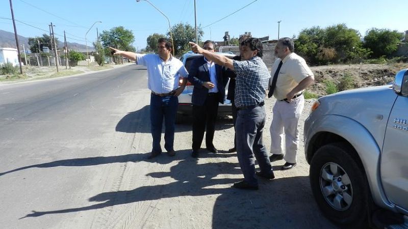Jalil recorrió la obra de pavimentación en avenida Virgen de Valle