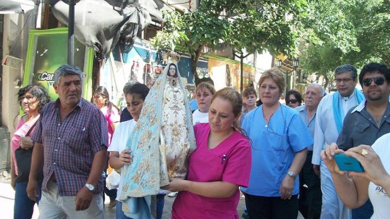 Enfermeros llevaron la Virgen hasta el Sanatorio Pasteur