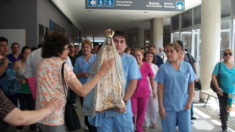 Enfermeros llevaron la Virgen hasta el Sanatorio Pasteur