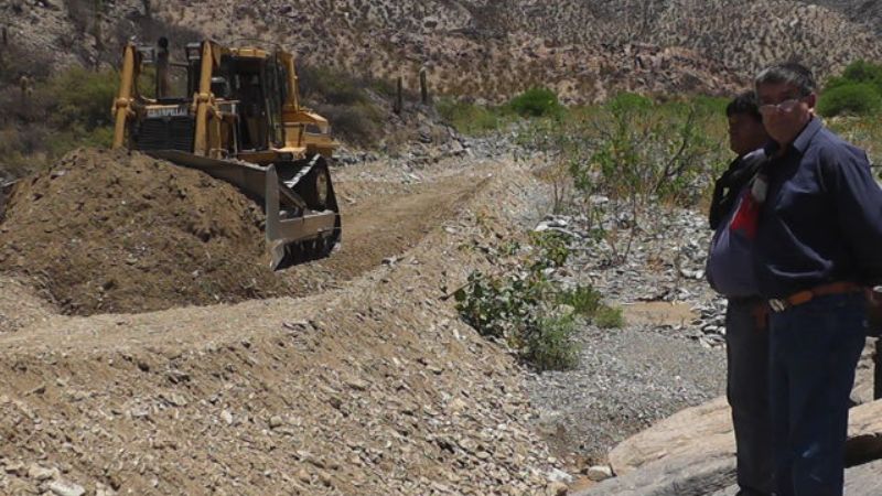 León Mendoza recorrió obras 