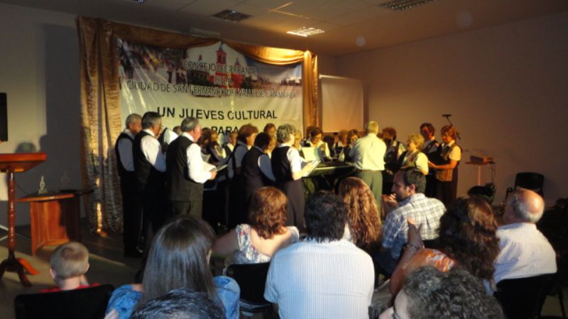 El CD se llenó música con la presencia de importantes coros