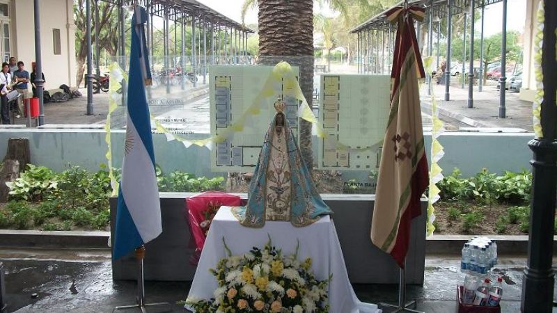 En el Palacio Municipal recibieron con honores a la Virgen del Valle