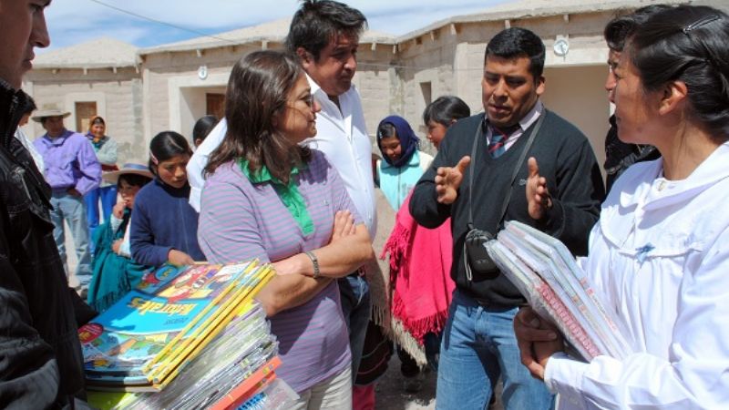 La gobernadora visitó La Angostura y Aguas Calientes