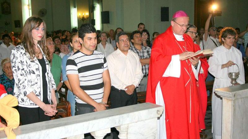 El primer retablo y altar histórico brilla en la Catedral Basílica