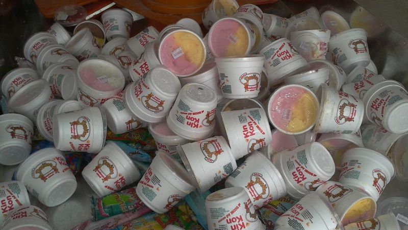 Incautaron 200 potes de helados en mal estado
