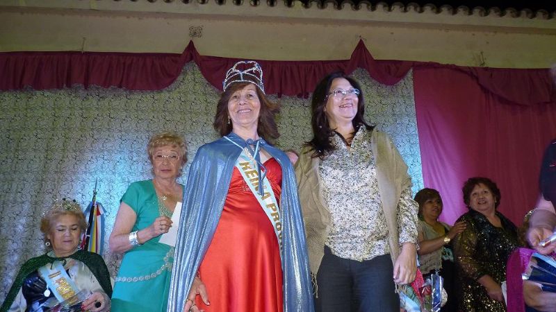 En una emotiva ceremonia, eligieron a la Reina de la Tercera Edad