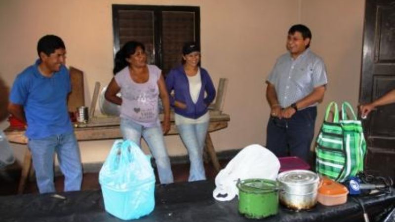 Andersch visitó comedores comunitarios en Chañar Punco