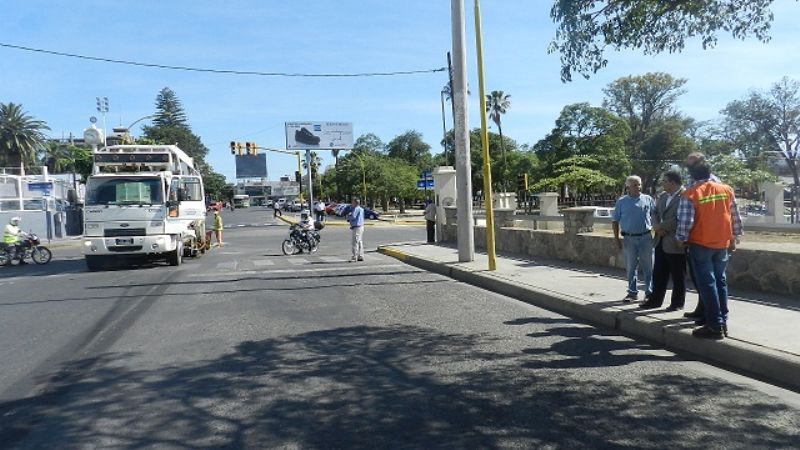 Obras de señalización horizontal sobre avenida Hipólito Yrigoyen