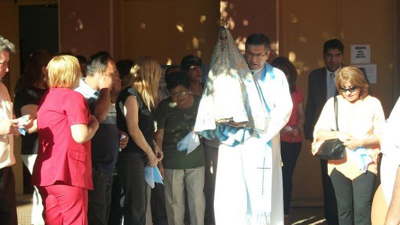 Honores y emoción por la presencia de la Virgen en Casa de Gobierno