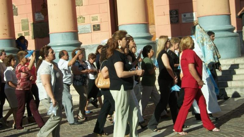 Honores y emoción por la presencia de la Virgen en Casa de Gobierno