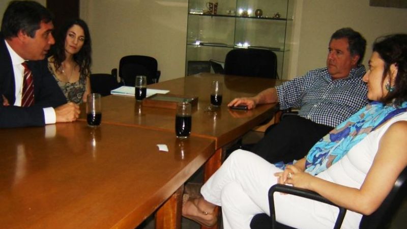 Funcionario del BICE con el ministro Mercado